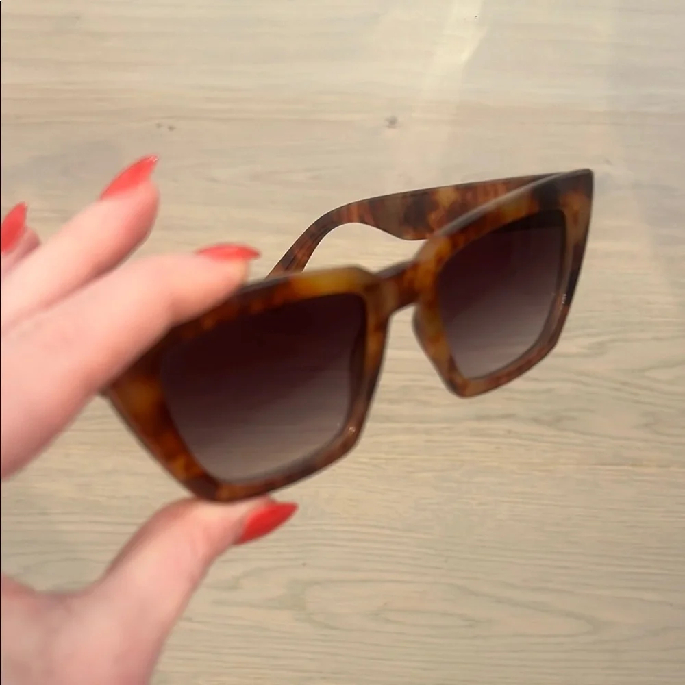 Urban Outfitters Brown Tortoiseshell Cat Eye Sunglasses